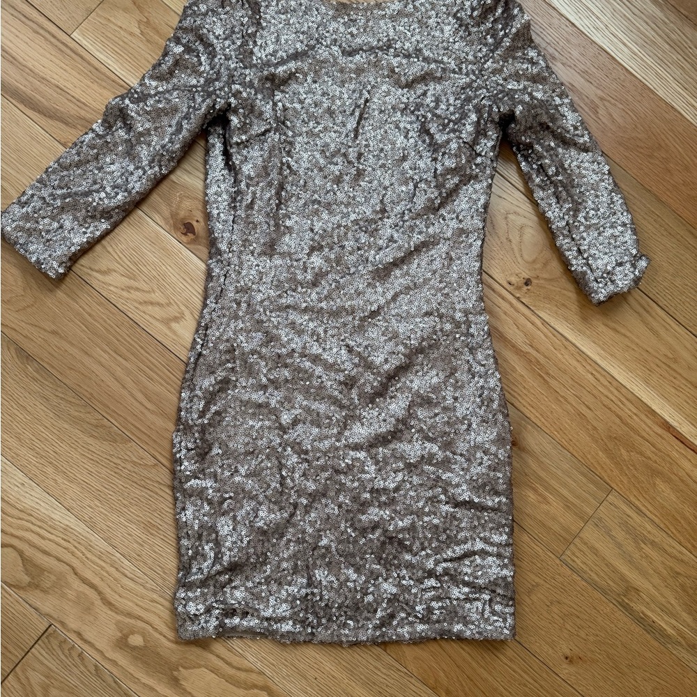 Tobi Shimmering Long Sleeve Dress in Gold